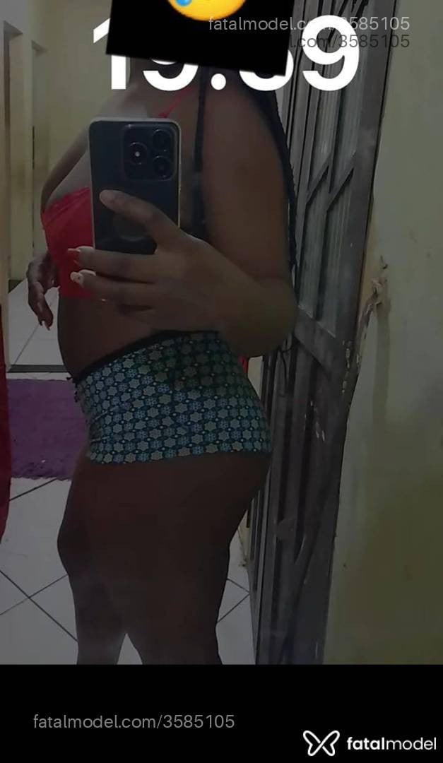 Acompanhante mulher morena (o) de olhos pretos - Mommy