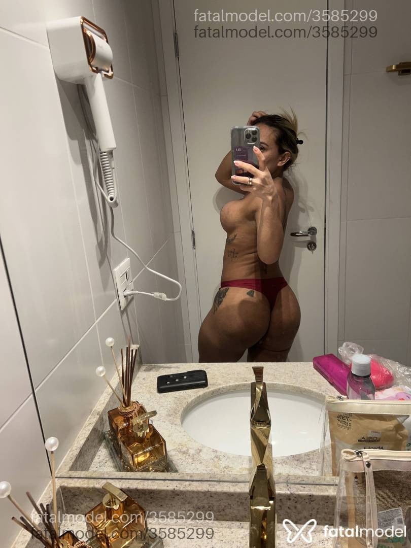 Acompanhante mulher loira (o) de olhos verdes - Tiffany Garcias