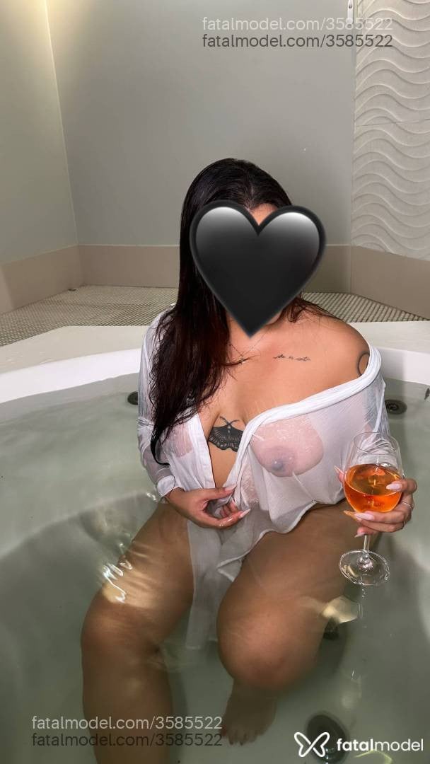 Acompanhante mulher morena (o) de olhos pretos - Monique
