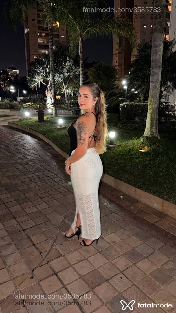 Acompanhante mulher loira (o) de olhos azuis - Stefany Lima