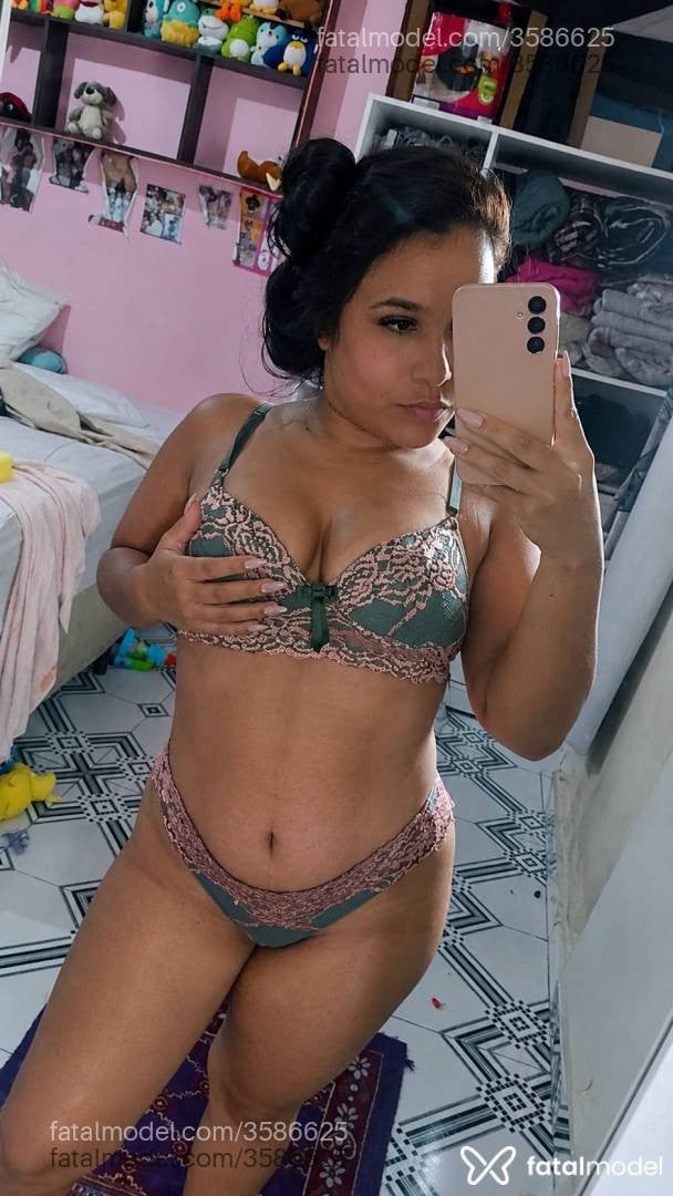Acompanhante mulher com cabelo castanho de olhos castanhos - Beatriz
