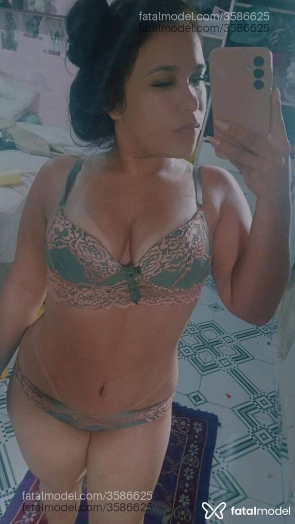 Acompanhante mulher com cabelo castanho de olhos castanhos - Beatriz