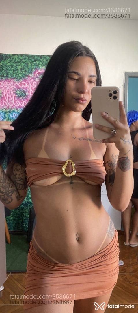 Acompanhante mulher morena (o) de olhos castanhos - Roberta
