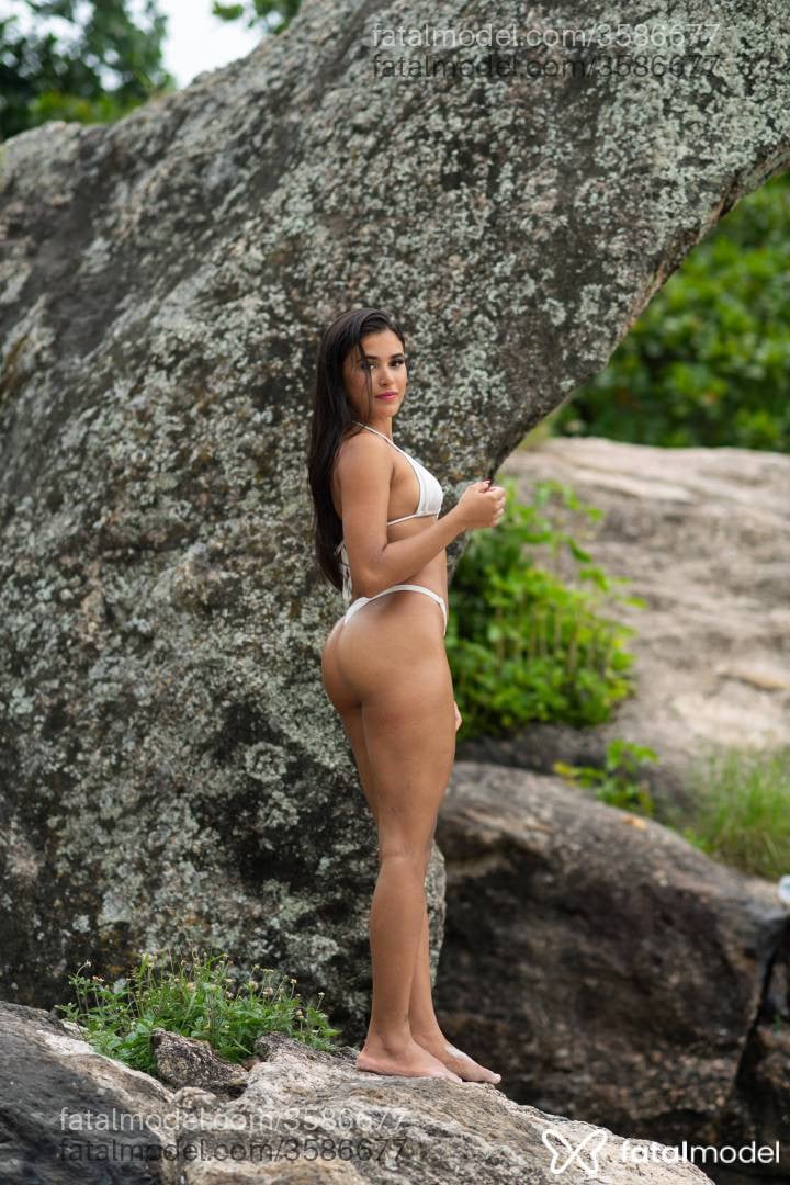 Acompanhante mulher morena (o) de olhos pretos - Juliana