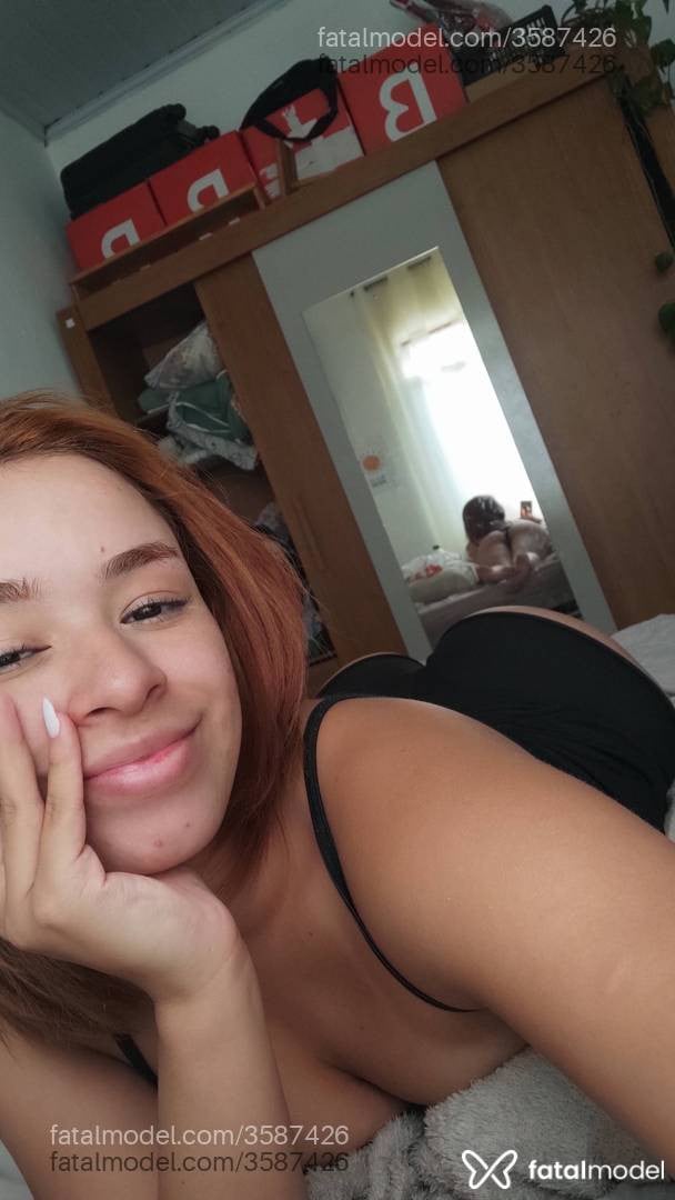 Acompanhante mulher ruiva (o) de olhos castanhos - Kali