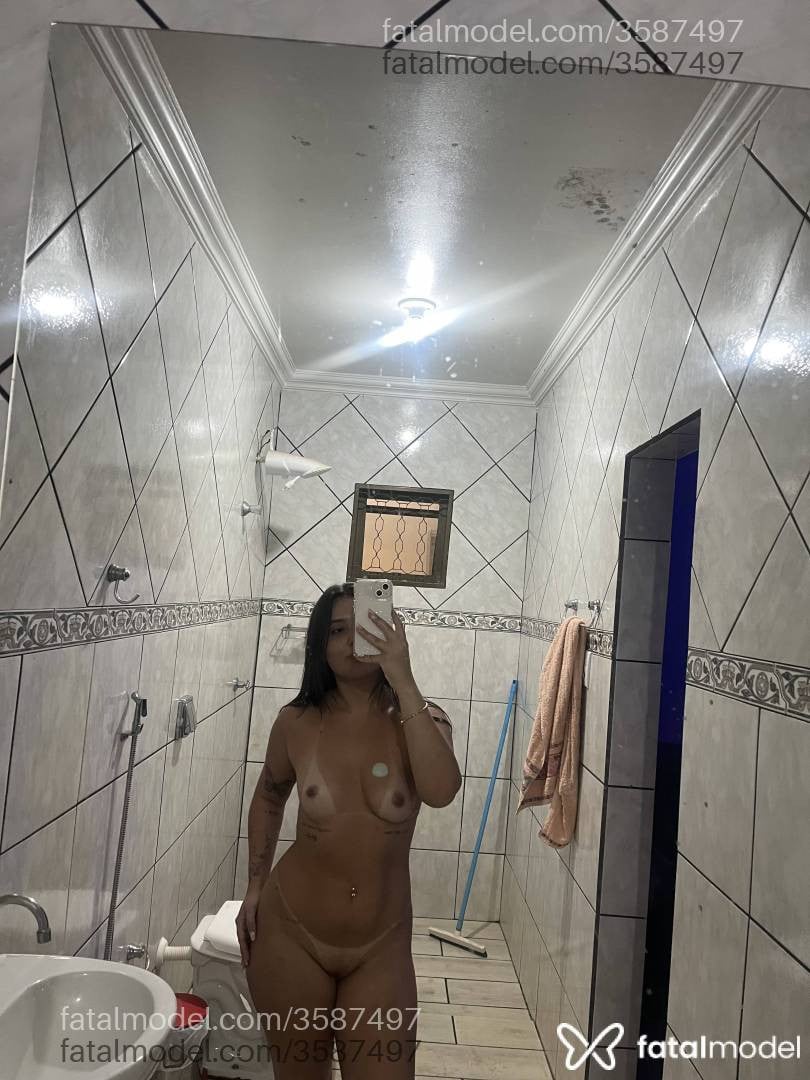 Acompanhante mulher com cabelo castanho de olhos castanhos - Larissa Souza