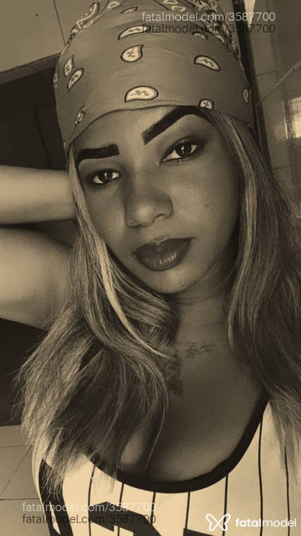 Acompanhante mulher loira (o) de olhos castanhos - Nicoly Michelle
