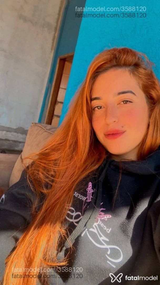 Acompanhante mulher ruiva (o) de olhos castanhos - Leticia
