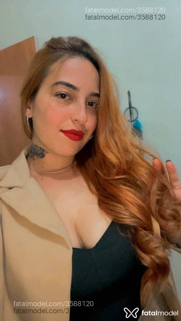 Acompanhante mulher ruiva (o) de olhos castanhos - Leticia