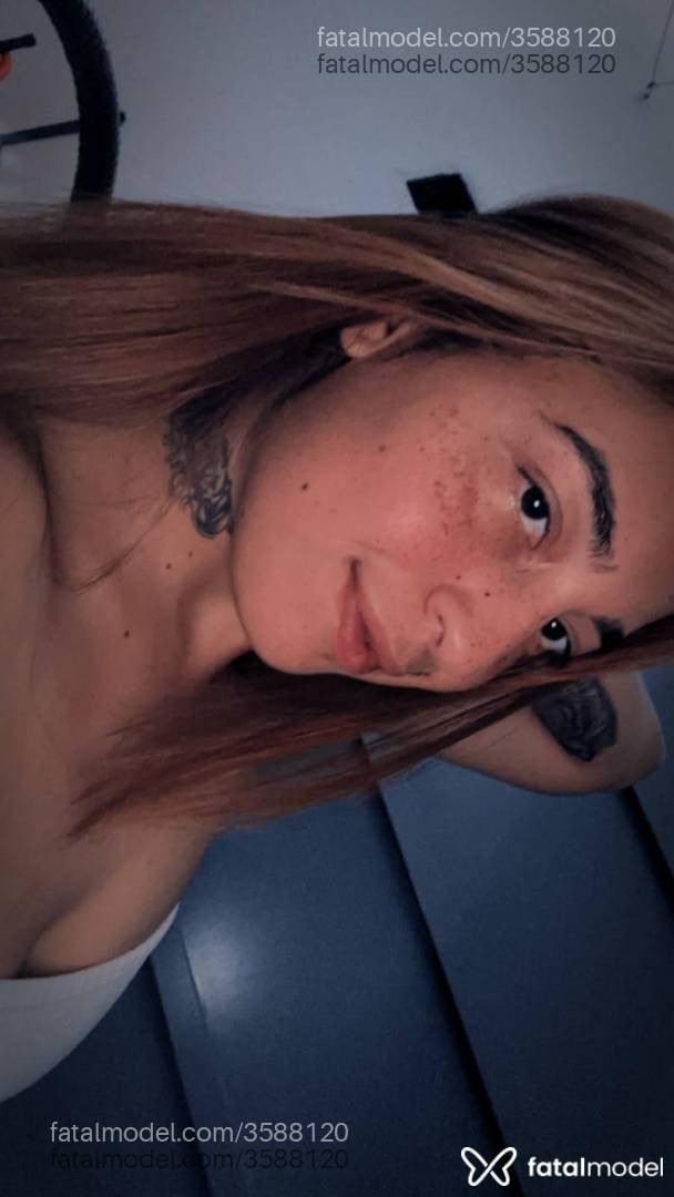 Acompanhante mulher ruiva (o) de olhos castanhos - Leticia