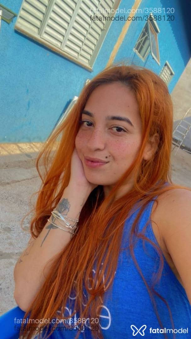 Acompanhante mulher ruiva (o) de olhos castanhos - Leticia