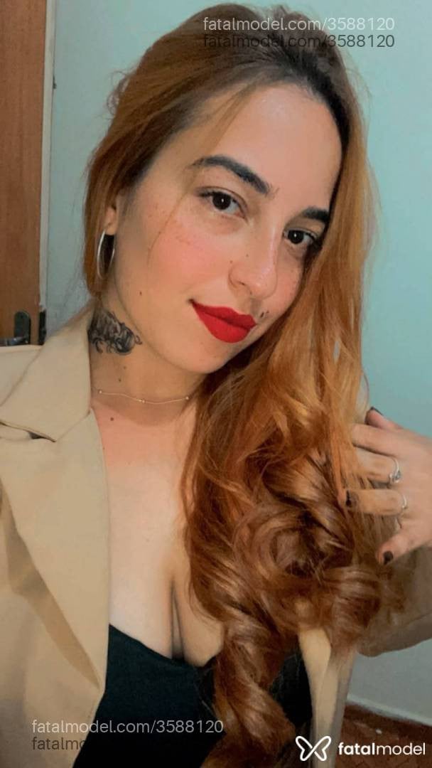 Acompanhante mulher ruiva (o) de olhos castanhos - Leticia