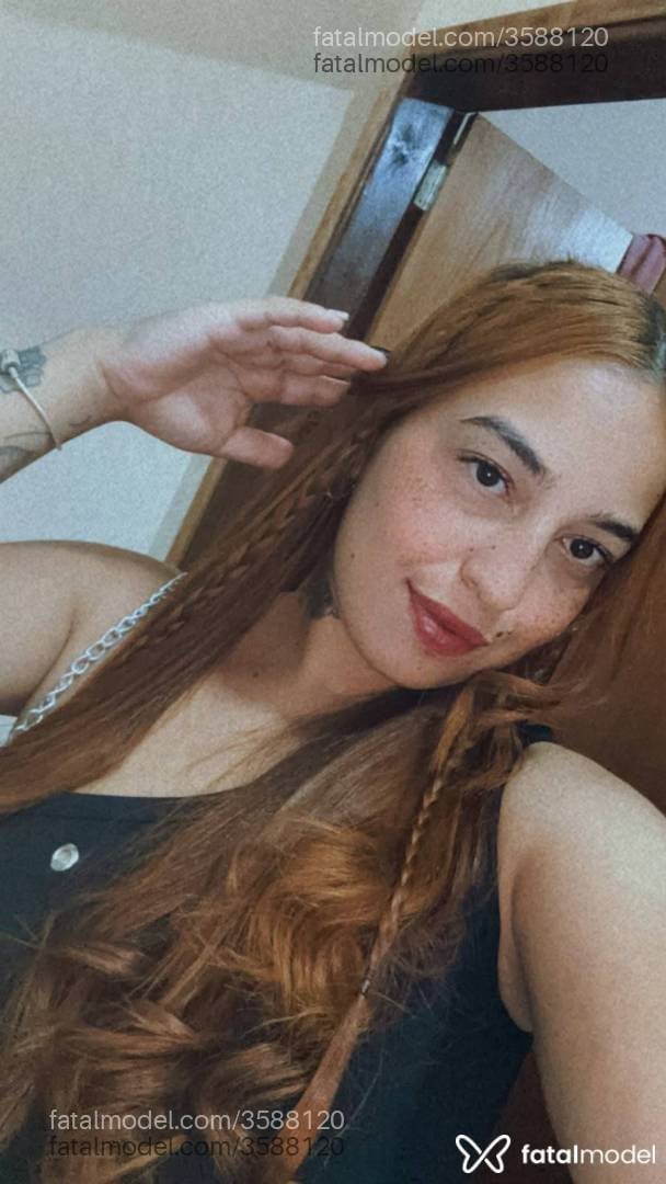 Acompanhante mulher ruiva (o) de olhos castanhos - Leticia