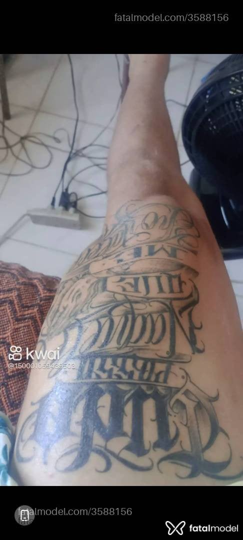 Acompanhante homem com cabelo colorido de olhos mel - Wallas Pires