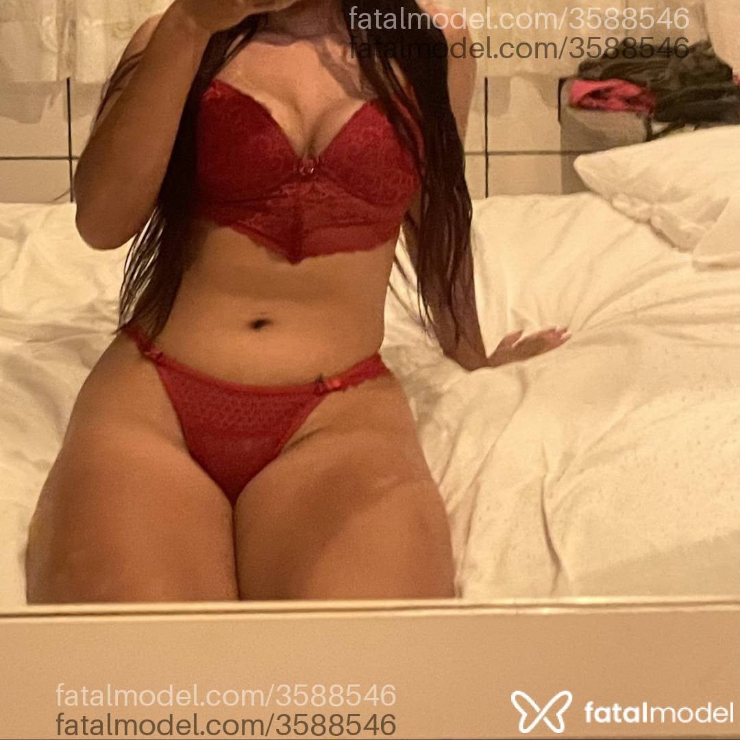 Acompanhante mulher com cabelo castanho de olhos pretos - Nicolle
