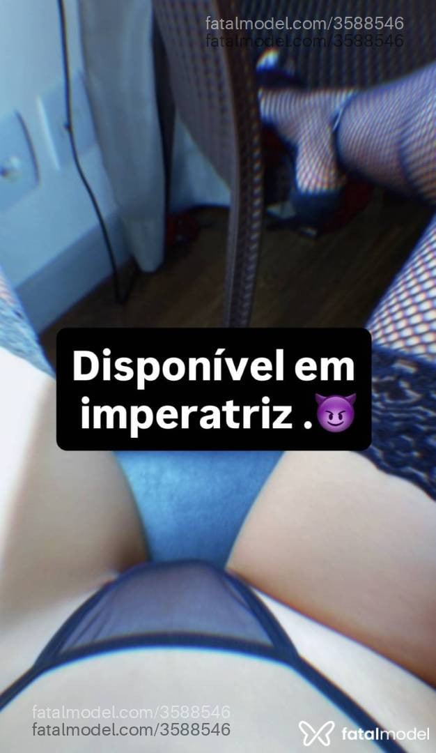 Acompanhante mulher com cabelo castanho de olhos pretos - Nicolle Laurent
