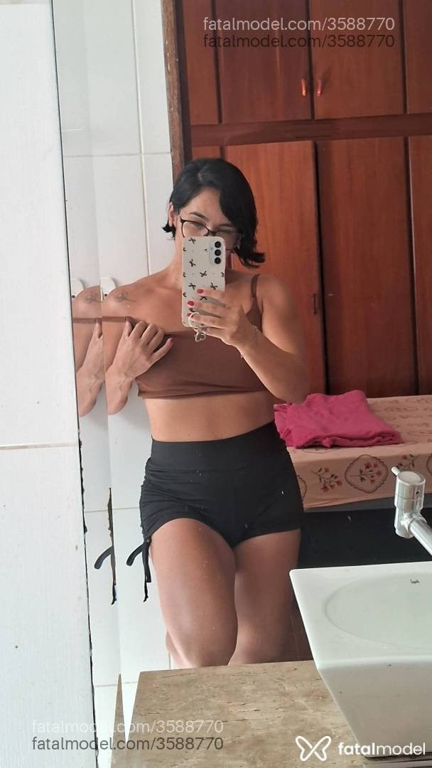 Acompanhante mulher morena (o) de olhos castanhos - Mariana