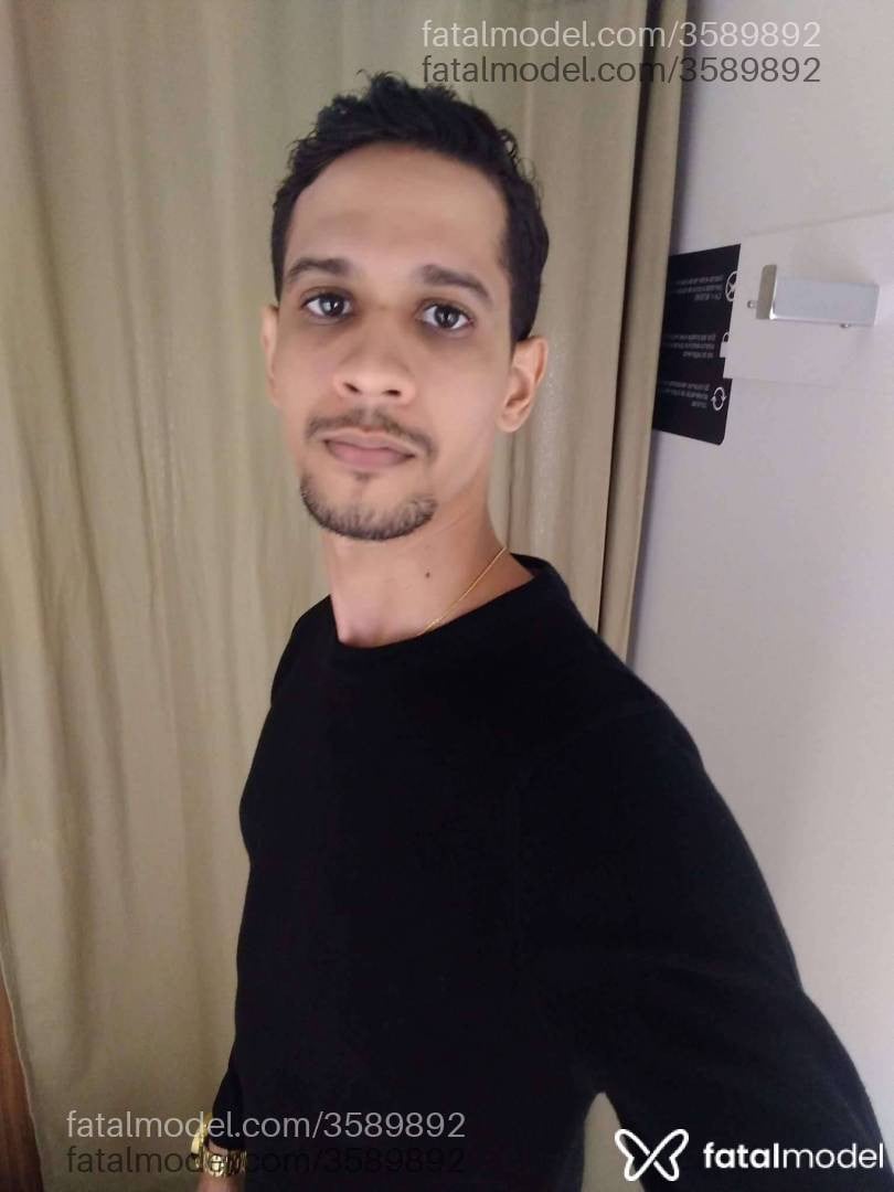 Acompanhante homem com cabelo castanho de olhos castanhos - Marcx