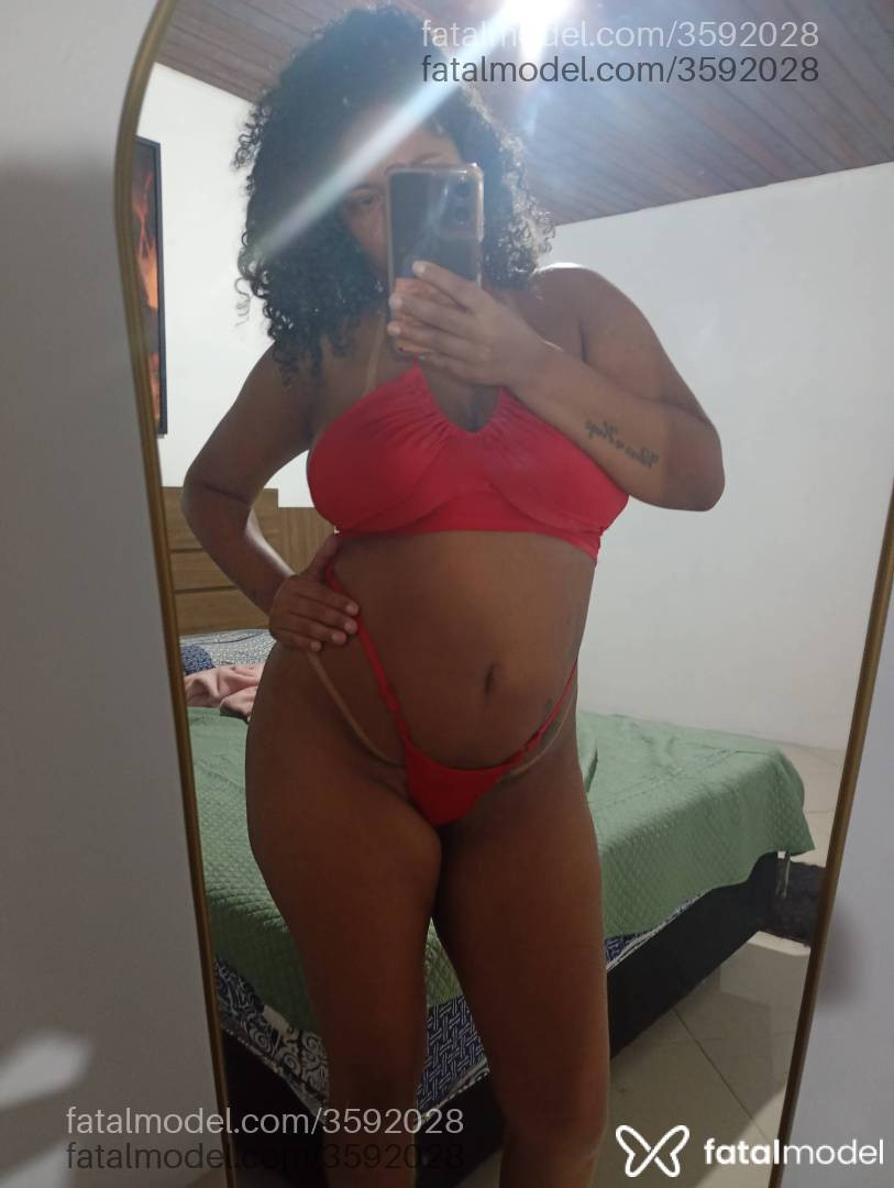 Acompanhante mulher morena (o) de olhos pretos - Cristalmodel