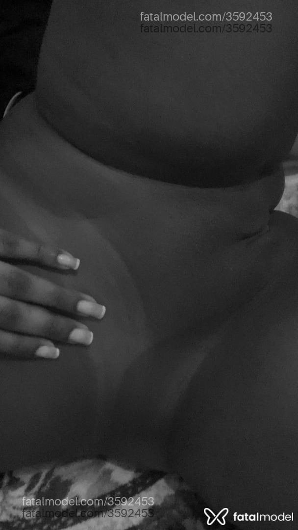 Acompanhante mulher morena (o) de olhos pretos - Suzzy
