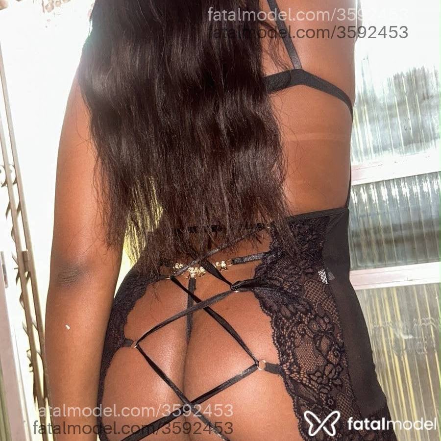 Acompanhante mulher morena (o) de olhos pretos - Suzzy