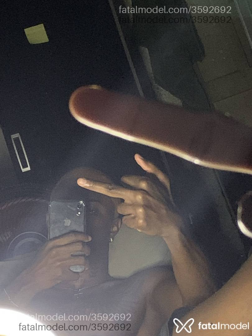 Acompanhante homem com cabelo castanho de olhos pretos - Kcetepreto