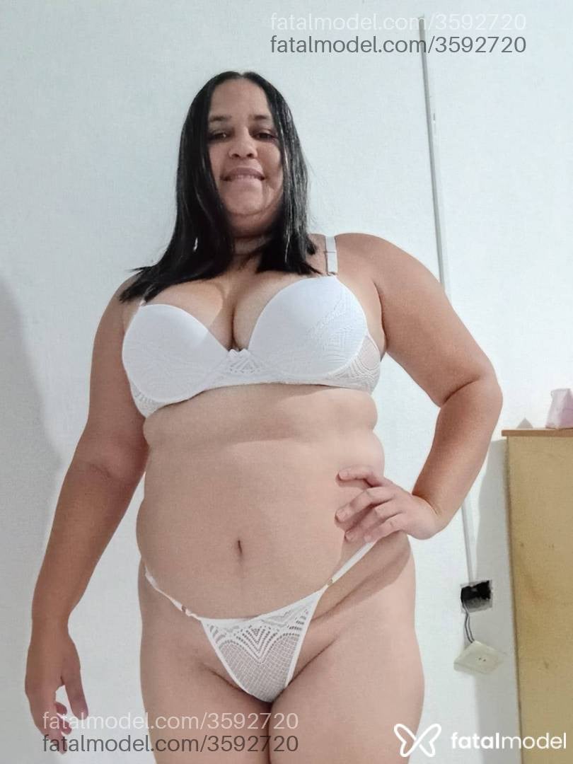Acompanhante mulher morena (o) de olhos pretos - Priscila Oliveira