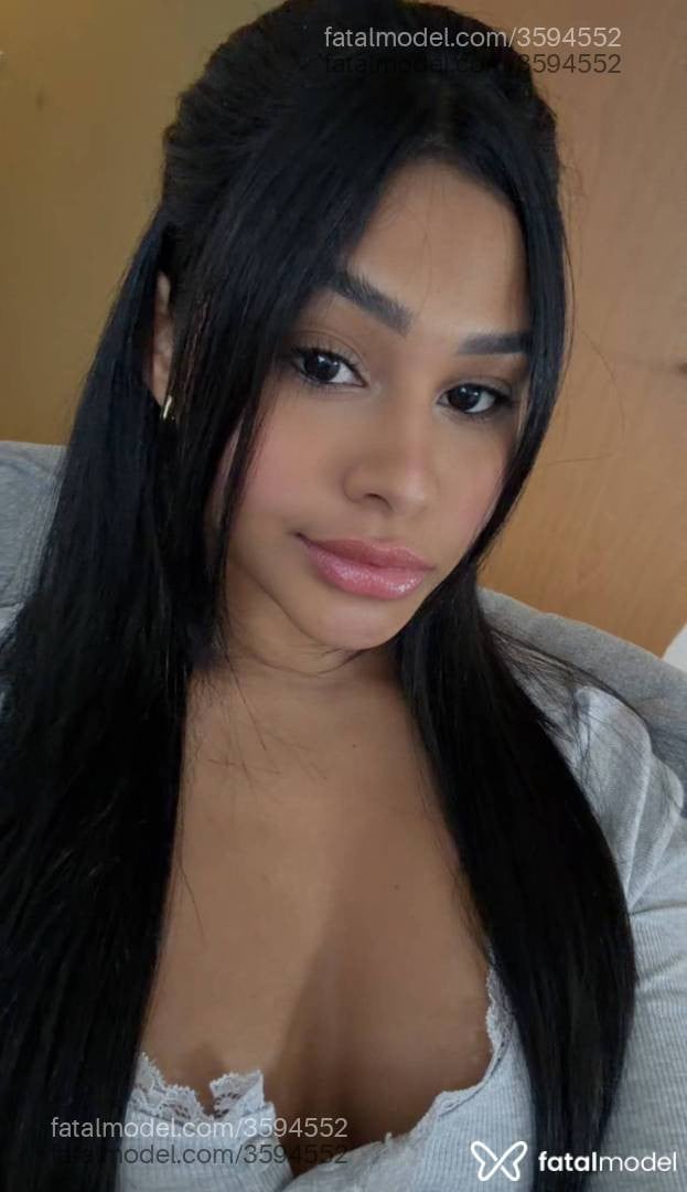 Acompanhante mulher morena (o) de olhos pretos - Chloe