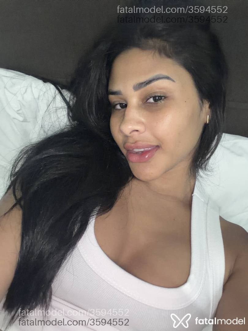Acompanhante mulher morena (o) de olhos pretos - Chloe