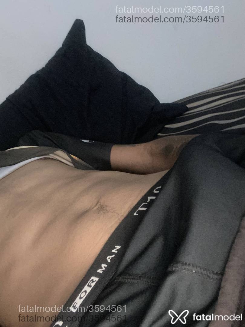 Acompanhante homem morena (o) de olhos castanhos - Joaop
