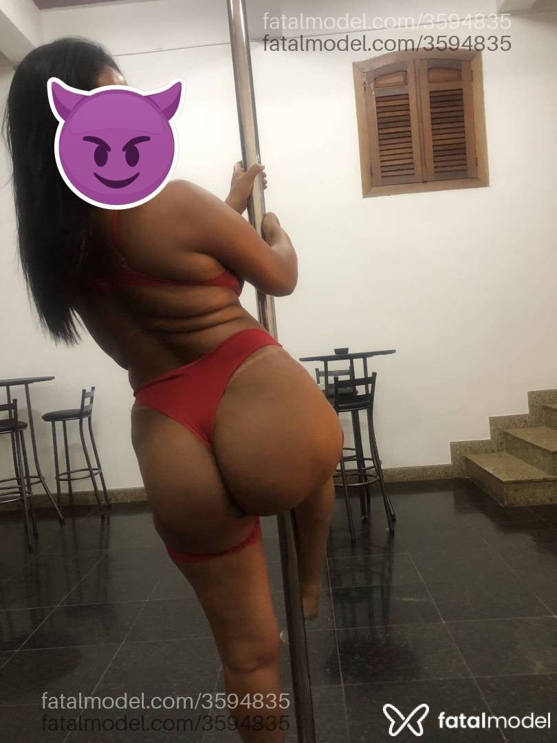 Acompanhante mulher morena (o) de olhos castanhos - Beatriz