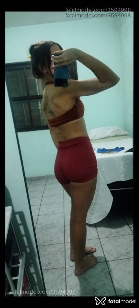 Acompanhante mulher ruiva (o) de olhos castanhos - Estela