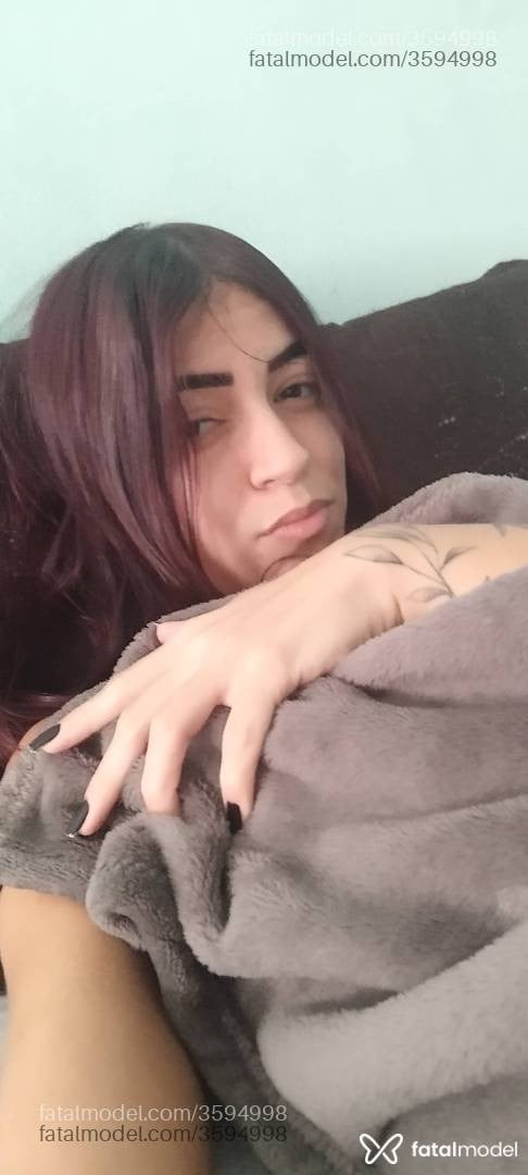 Acompanhante mulher ruiva (o) de olhos castanhos - Estela