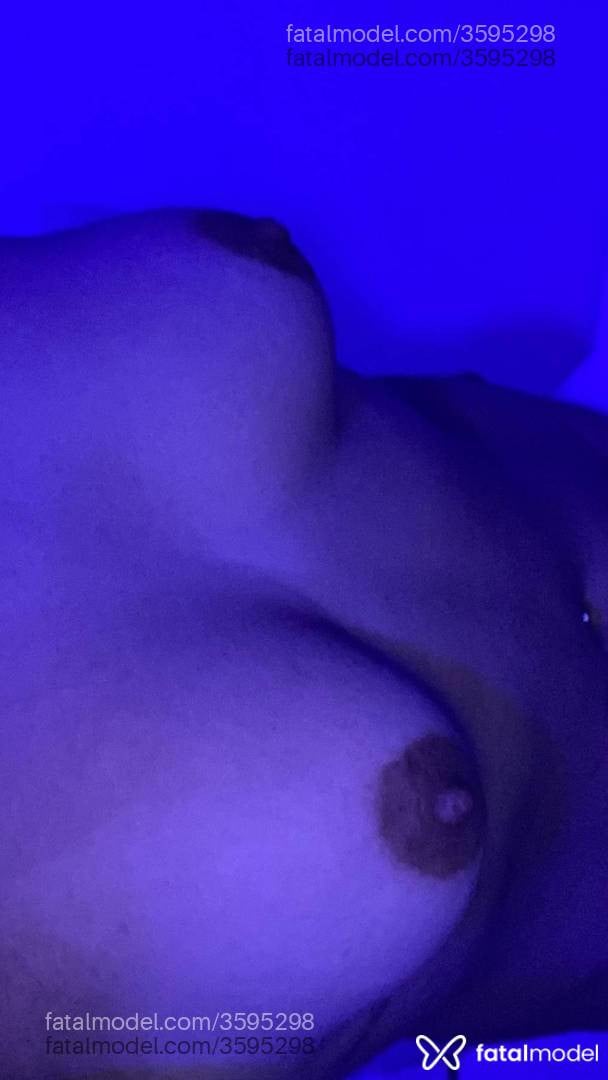 Acompanhante mulher loira (o) de olhos castanhos - Gabrielly