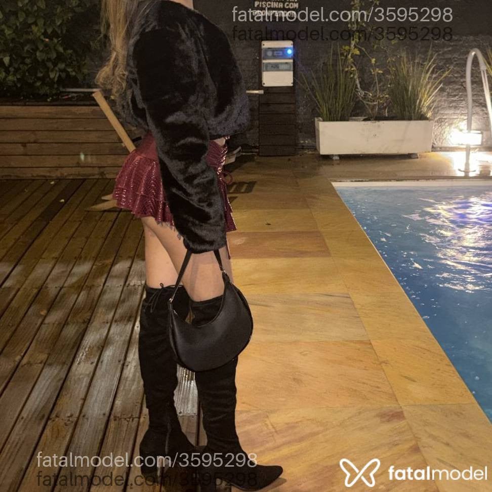 Acompanhante mulher loira (o) de olhos castanhos - Gabrielly