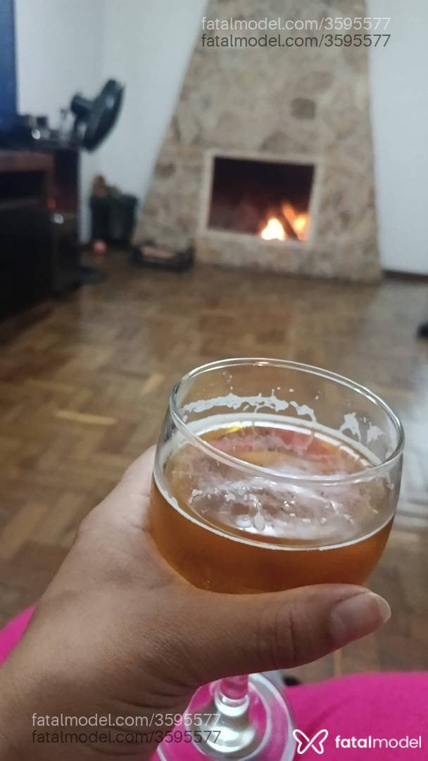 Acompanhante mulher com cabelo castanho de olhos castanhos - Rafaela