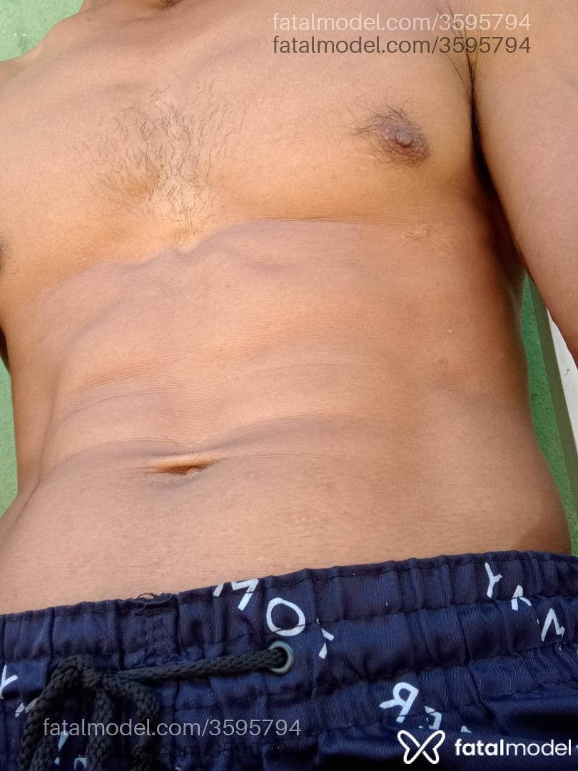 Acompanhante homem morena (o) de olhos castanhos - Pardo