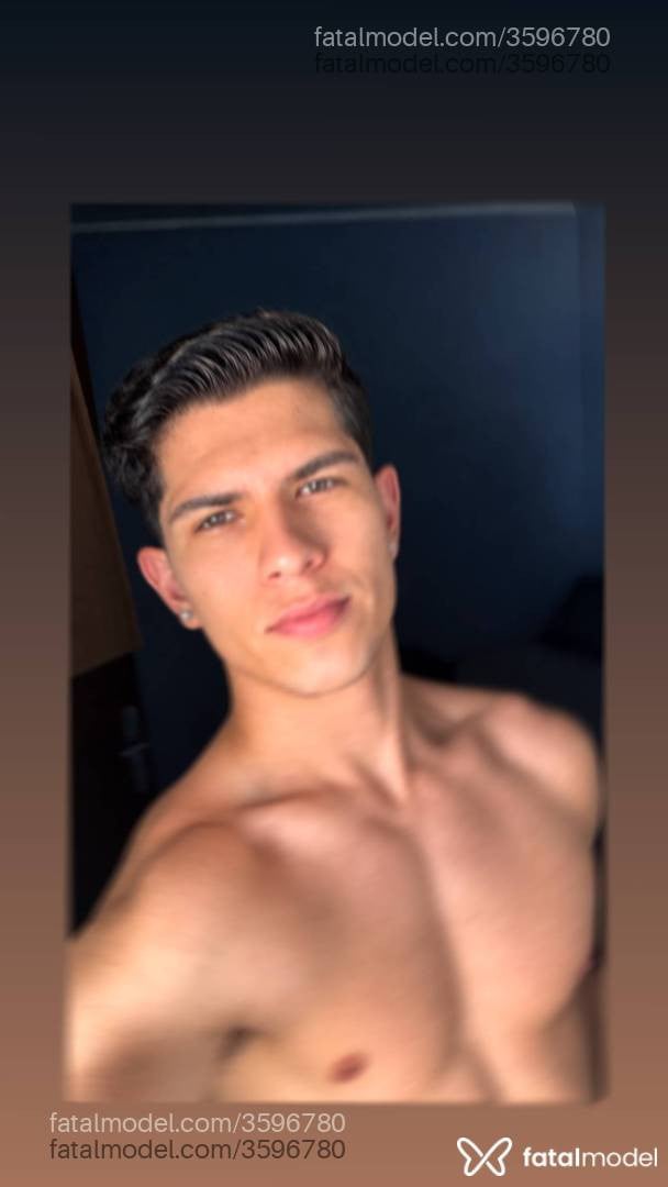 Acompanhante homem com cabelo castanho de olhos castanhos - João Vitor