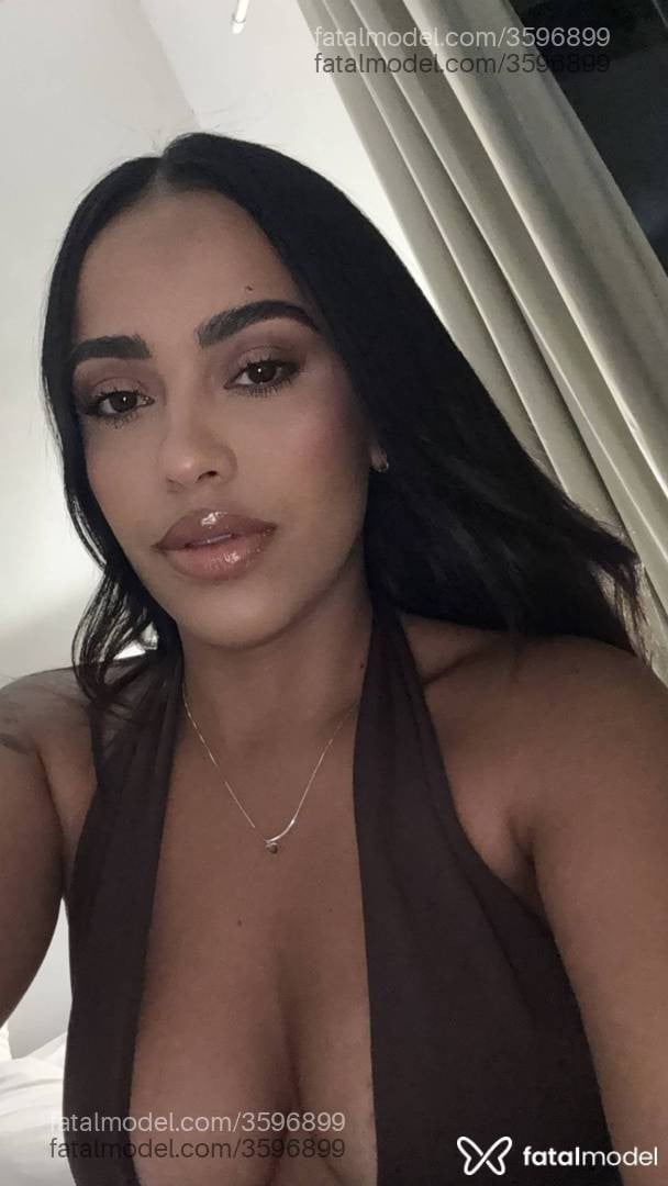Acompanhante mulher morena (o) de olhos pretos - Agatha