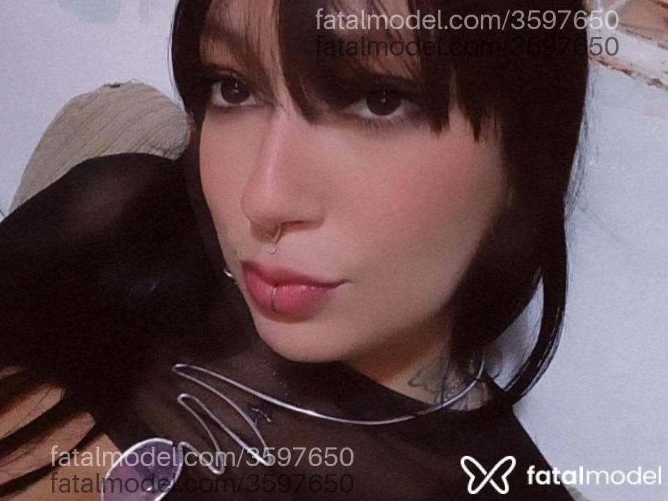 Acompanhante mulher com cabelo castanho de olhos mel - Scarllet Bellini