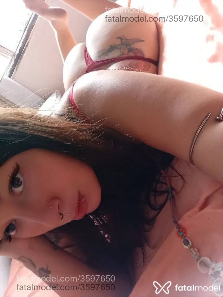 Acompanhante mulher com cabelo castanho de olhos mel - Scarllet Bellini