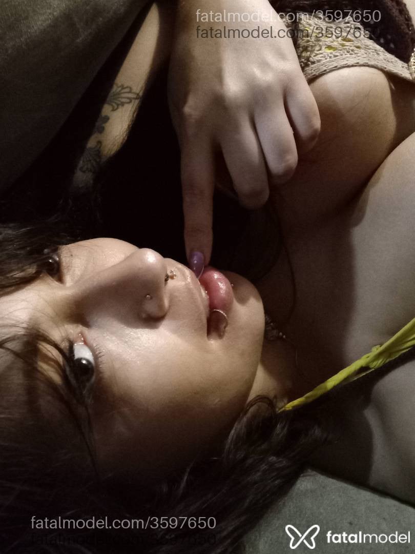 Acompanhante mulher com cabelo castanho de olhos mel - Scarllet Bellini