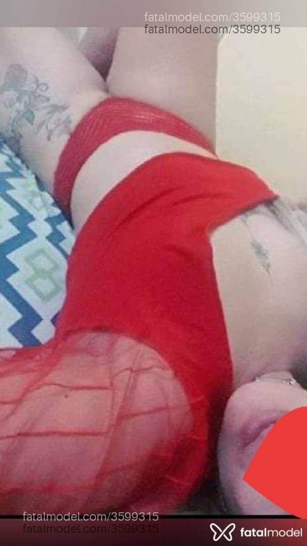 Acompanhante mulher loira (o) de olhos castanhos - Karlinha