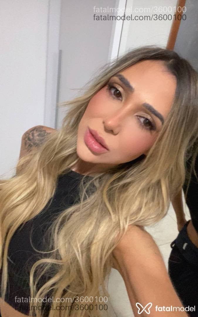 Acompanhante mulher loira (o) de olhos castanhos - Isis