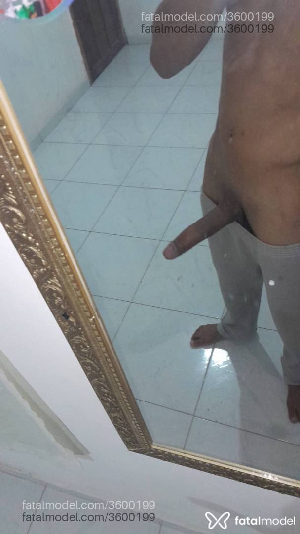 Acompanhante homem com cabelo castanho de olhos castanhos - Dotadooh