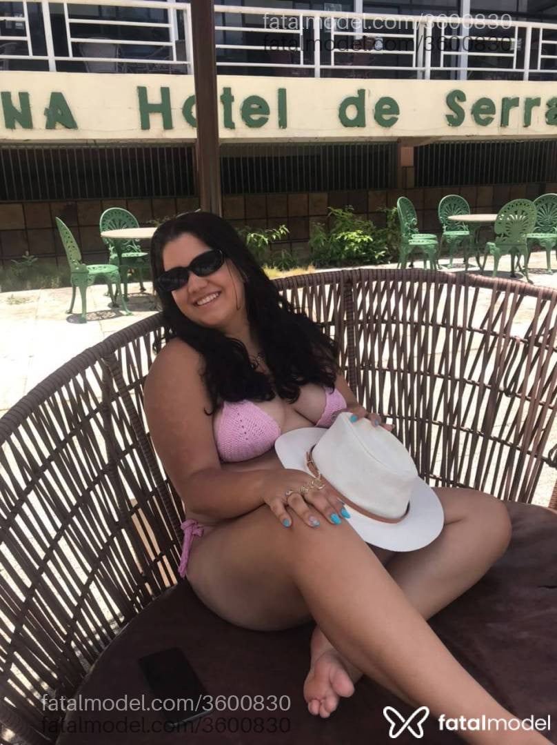 Acompanhante mulher morena (o) de olhos castanhos - Bell Lívia