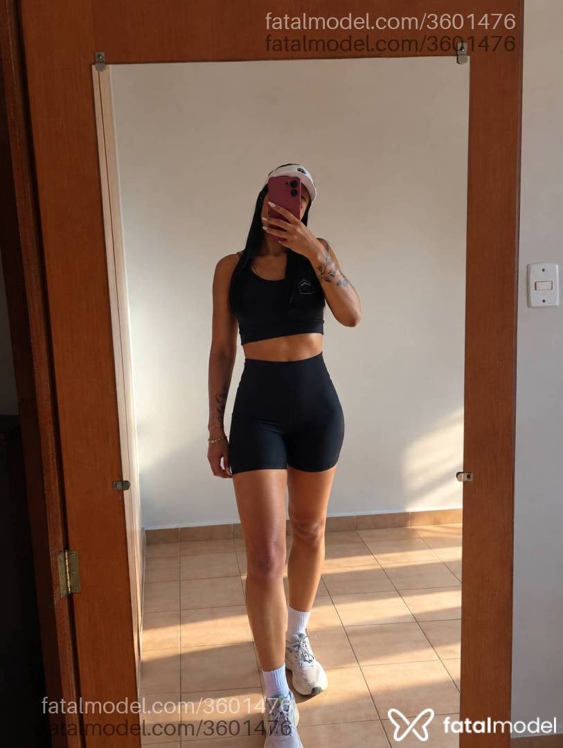 Acompanhante mulher morena (o) de olhos pretos - Danfy
