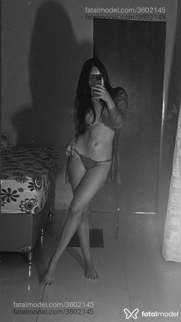 Acompanhante mulher morena (o) de olhos pretos - Kelly