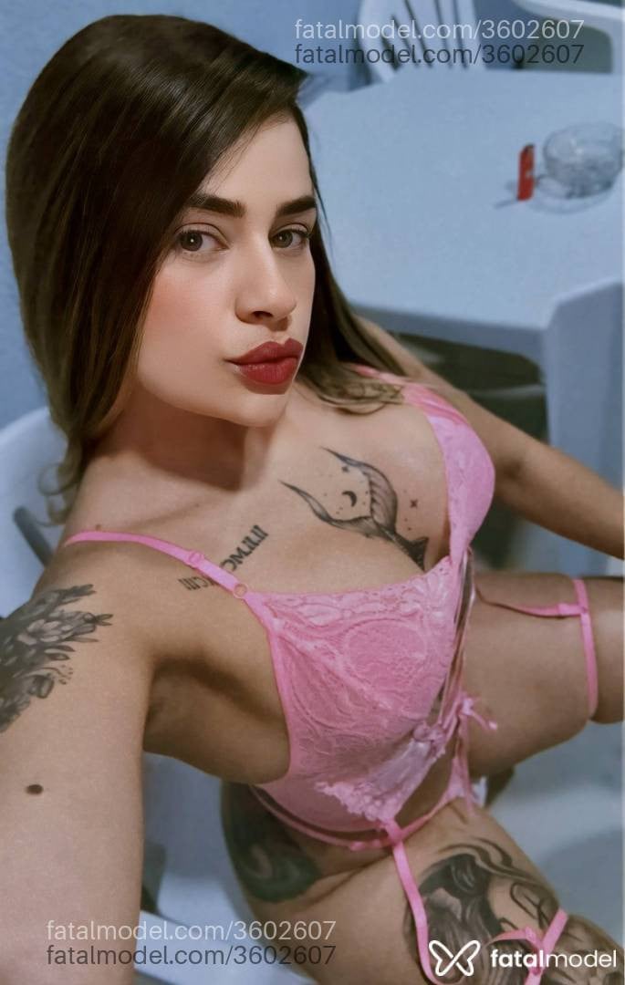 Acompanhante mulher loira (o) de olhos verdes - Carolina dias
