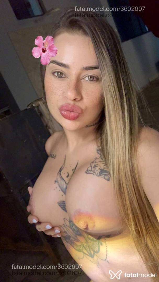 Acompanhante mulher loira (o) de olhos verdes - Carolina dias